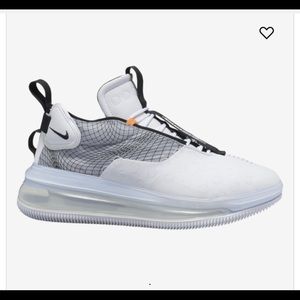 Nike Air Max 720 Waves Size 11